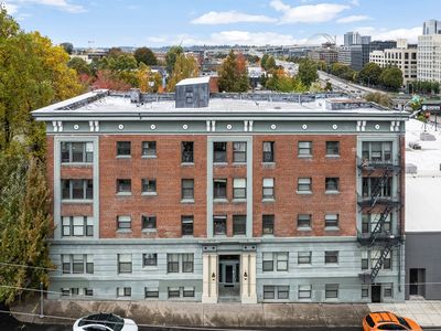 1631 NW Everett St APT 208