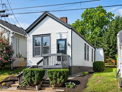 248 Thompson Ave