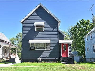 842 Day St