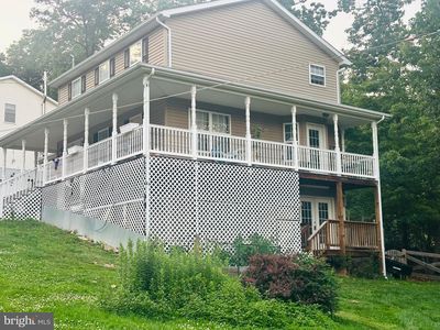 900 Enfield Dr