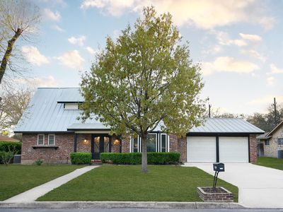 10807 Mount Ida