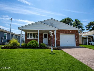 93 Paradise Boulevard