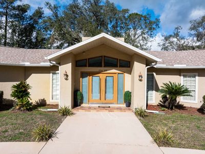 272 NW Fairway Dr