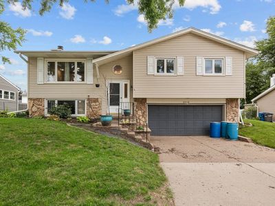 Property at 2510 E Crest Ave, Bettendorf, IA