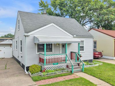 14027 Hobart Ave
