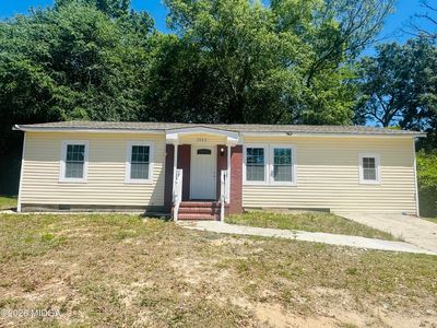 2689 Village Green Ln