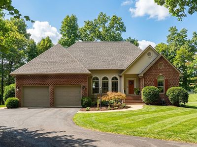 52 Hickory Woods Dr