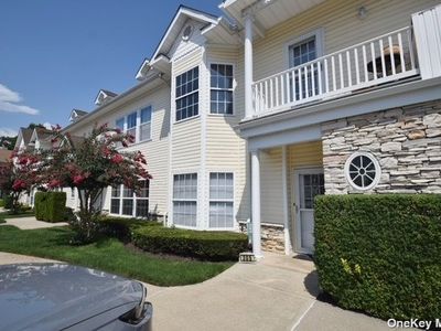 Property at 305 Narragansett Villas Drive UNIT 305, Lindenhurst, NY