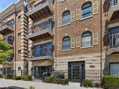 1152 W Roscoe St APT 1W