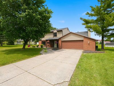 1102 Heritage Ln