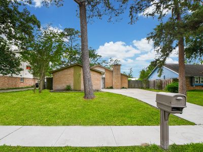 17058 Gleneagle Dr S