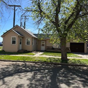 123 8th Ave
