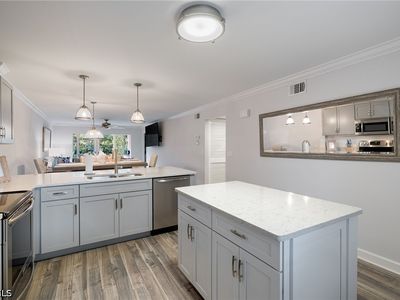 3021 Sandpiper Bay Cir APT E106