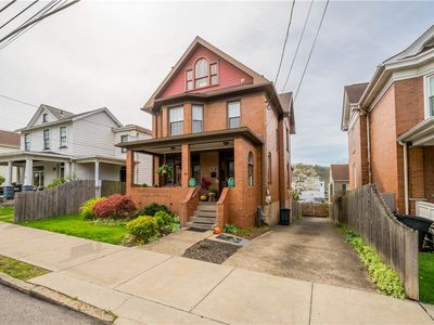 337 W College St