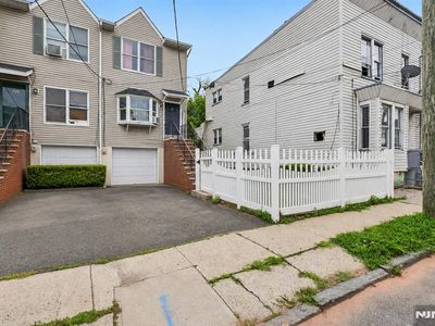 22 Hecker St