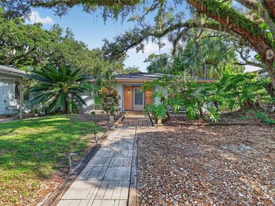 317 W COMANCHE AVENUE