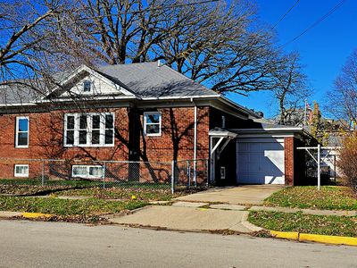 511 S Bloomington St