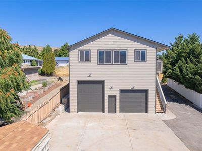 931 N Gale Avenue