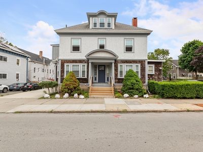 596 County St