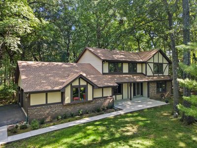 W263N7064 Thousand Oaks DRIVE