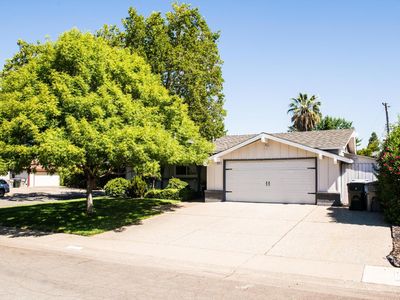 8201 Lake Forest Dr