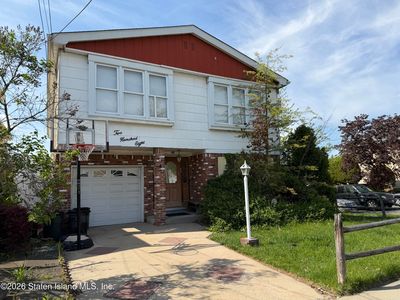 208 Kelly Blvd