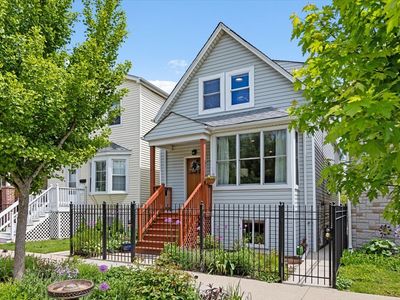 2911 N Washtenaw Ave