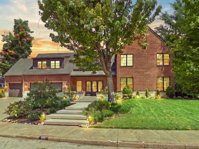 1571 E 22nd Pl