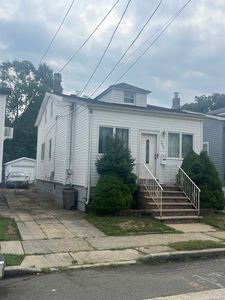 224 E New York Avenue