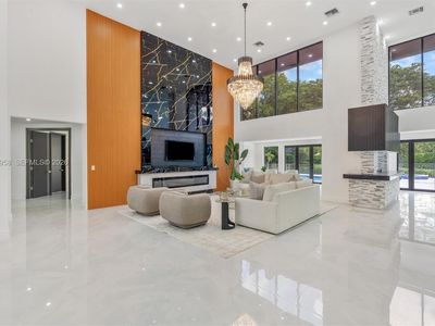 7011 Hialeah Ln