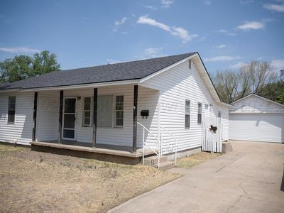Property at 906 NE 2nd St, Dumas, TX