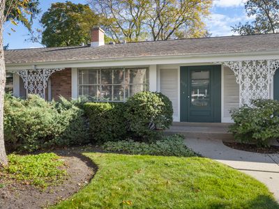 Property at 609 Carriage Hill Dr, Glenview, IL