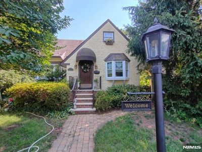Property at 216 Ross Pl, Ho Ho Kus, NJ