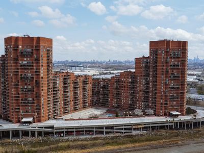 706 Harmon Cove Tower #706