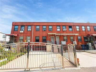832 Willoughby Ave