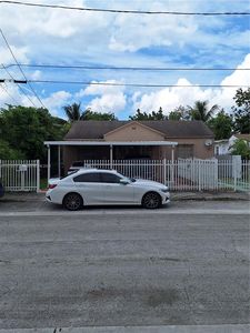 1439 NW 26th St