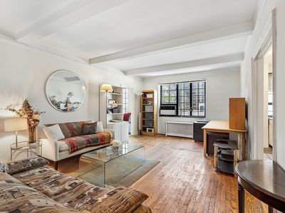 211 E 35th St APT 8G