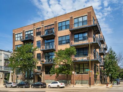 1751 N Western Ave APT 303