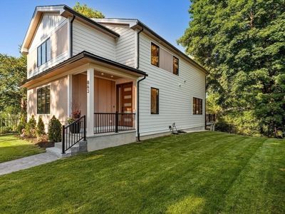 863 Main St
