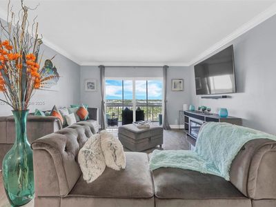 4400 Hillcrest Dr APT 818B