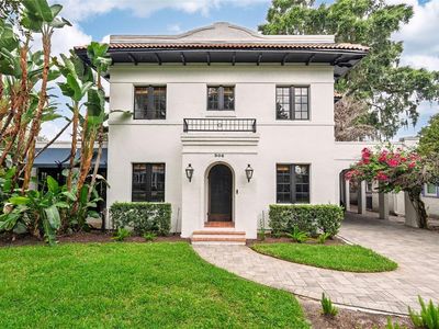 906 ALHAMBRA COURT