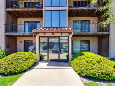 21W581 North Ave APT 5