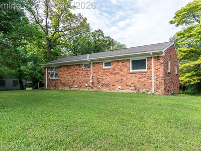 465 Robert Ct