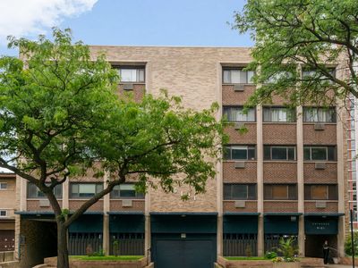 6121 N Sheridan Rd APT 3A