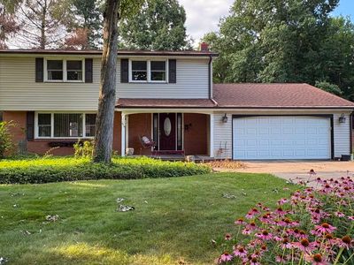 Property at 414 Glenwoods Ct, Boardman, OH