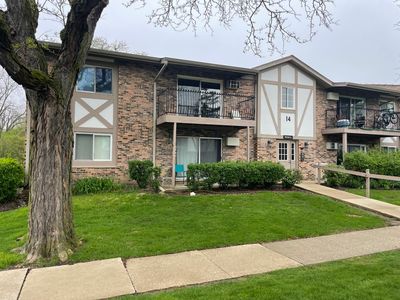 9S110 Lake Dr APT 14-201