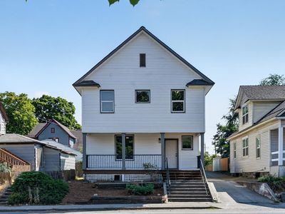 907 W Maxwell Ave