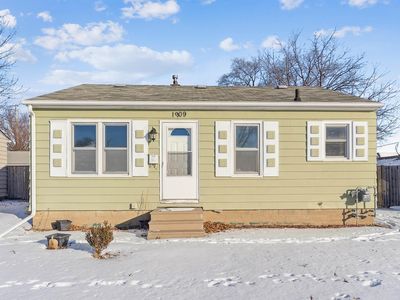 Property at 1909 Hawthorne Ave, Waterloo, IA