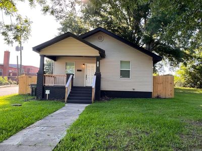2501 Maple St