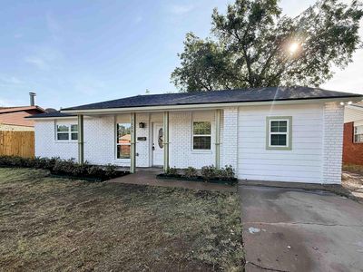 5006 Lakefront Dr